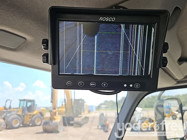 2019-hino-195-image-34