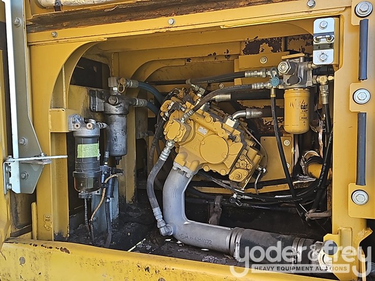 2015-caterpillar-329fl-image-30