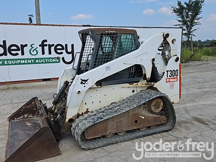 2009-bobcat-t300-image-2