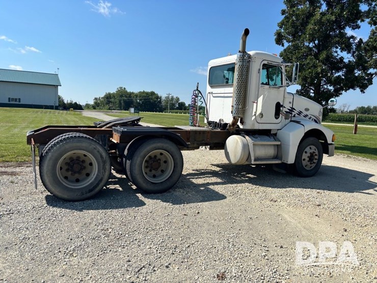 1999-peterbilt-385-image-12