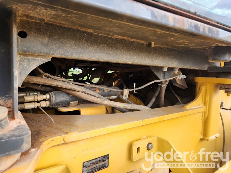 2010-deere-644k-image-23