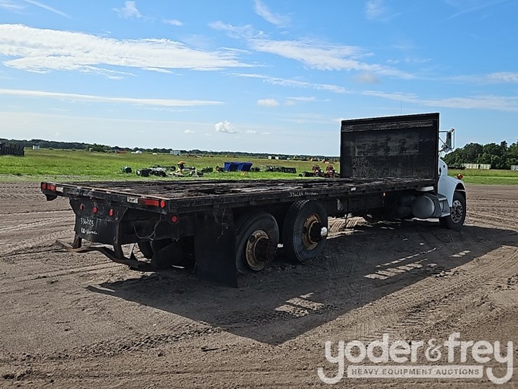 2002-peterbilt-330-image-4