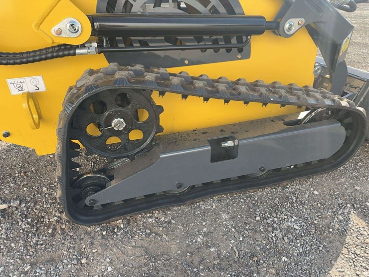 2025-land-hero-mini-stand-on-skid-loader-image-12