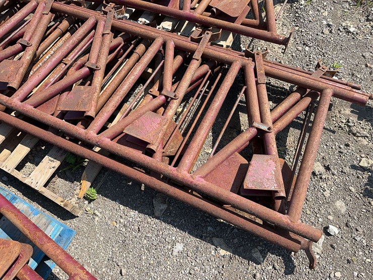 pallet-of-(3)-cattle-headlocks-image-5