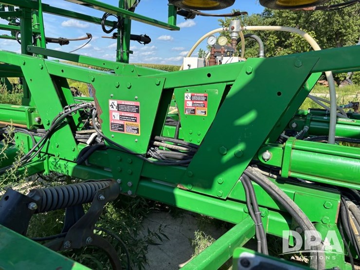 john-deere-2410-image-23