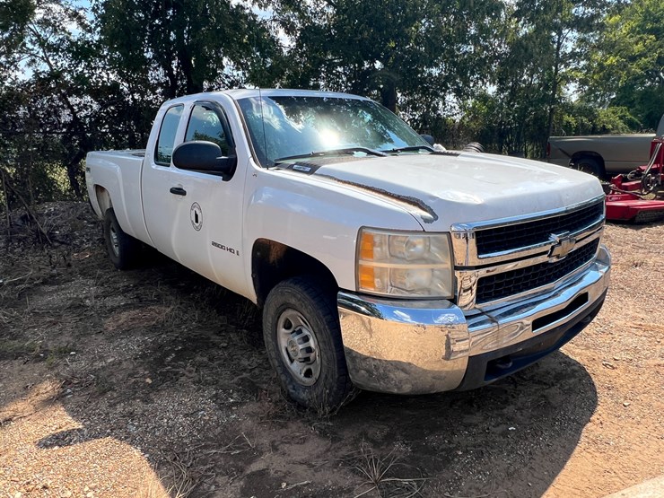 2009-chevrolet-2500-image-2