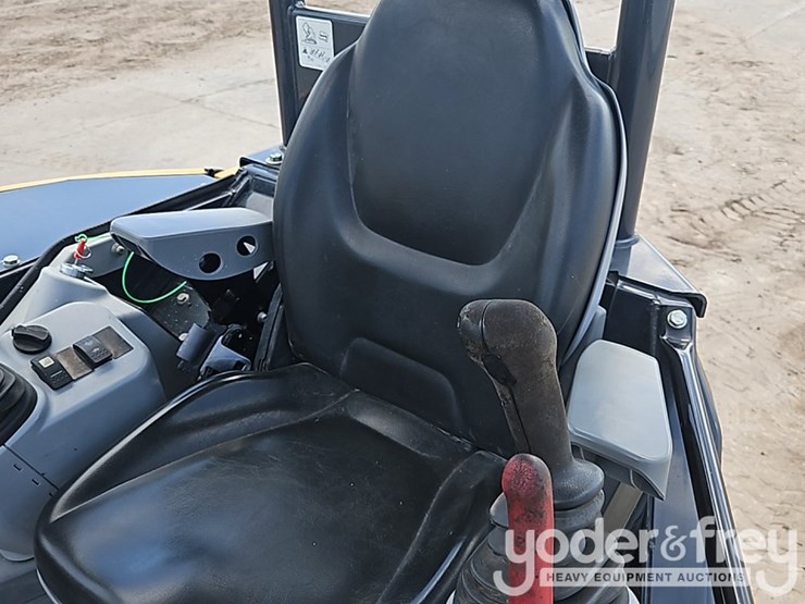 2023-deere-35g-image-31
