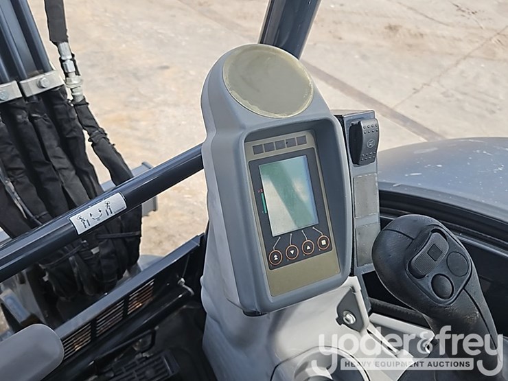 2023-deere-35g-image-36