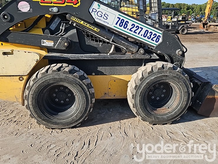 2020-new-holland-l234-image-8