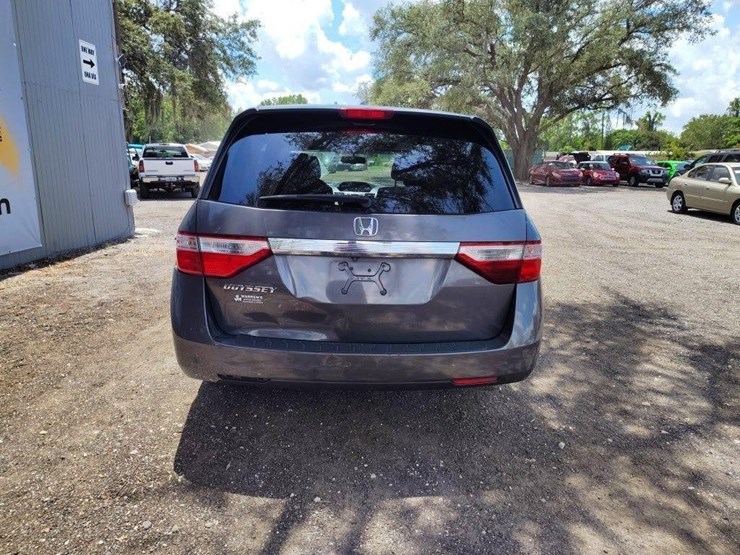 2013-honda-odyssey-image-4