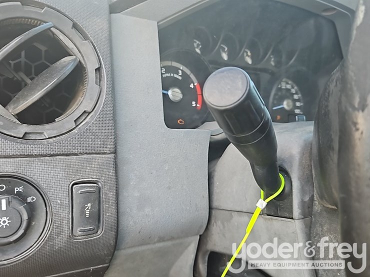2015-ford-f550-image-30