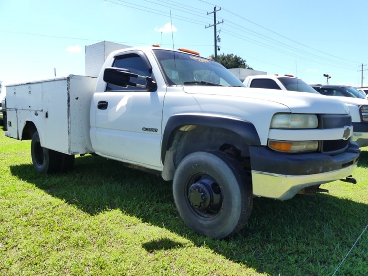 2002-chevrolet-3500-image-2