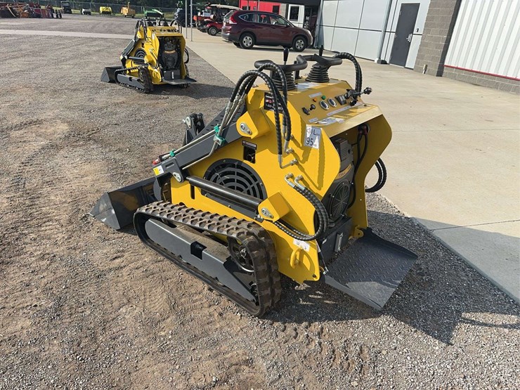 2025-land-hero-mini-stand-on-skid-loader-image-4