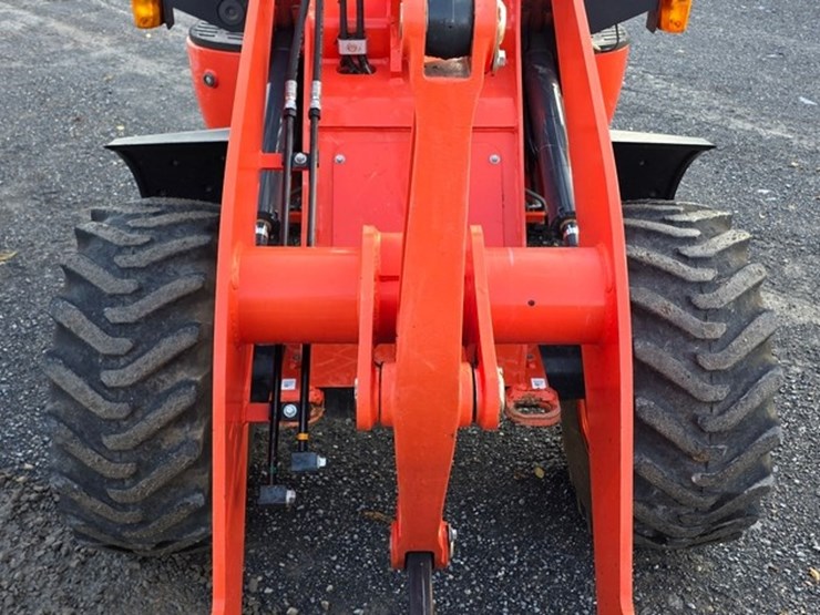 2023-kubota-r430-image-31