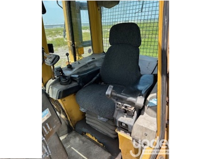 2005-caterpillar-d5n-image-12