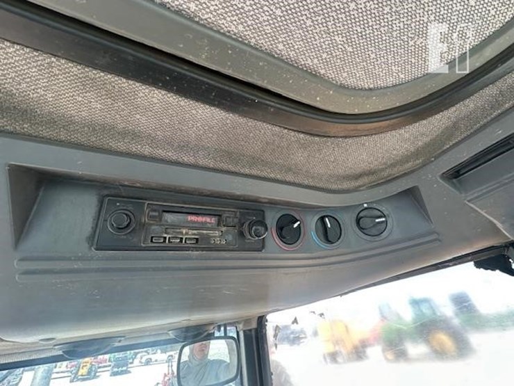 ford-6640-image-30
