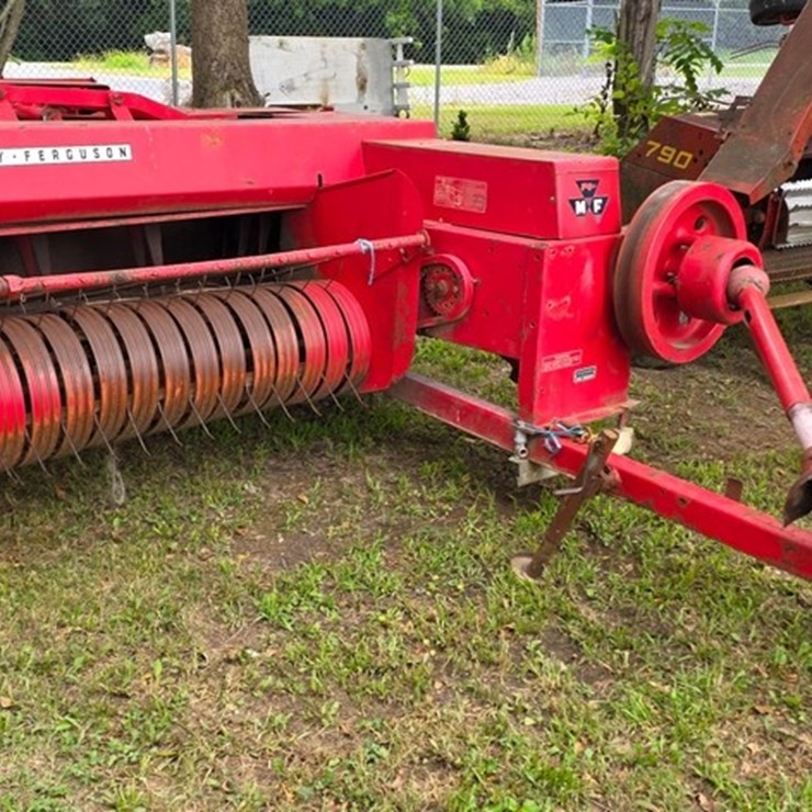 MASSEY-FERGUSON 12