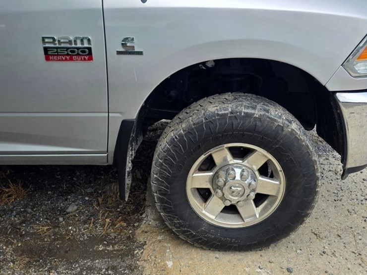 2011-dodge-2500-image-29
