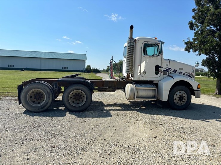 1999-peterbilt-385-image-13