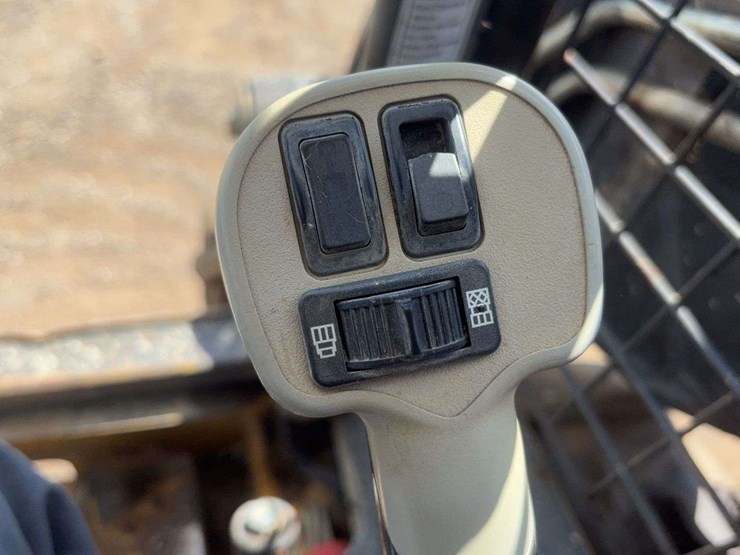 new-holland-c232-image-37