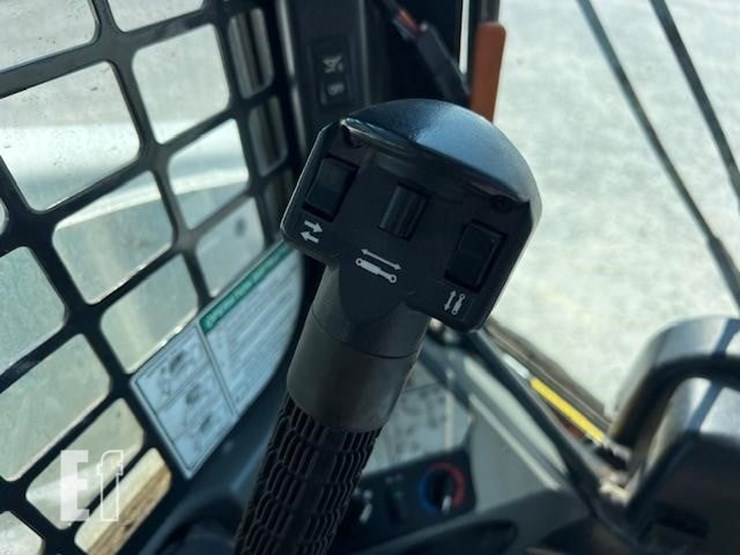2023-bobcat-s770-image-32