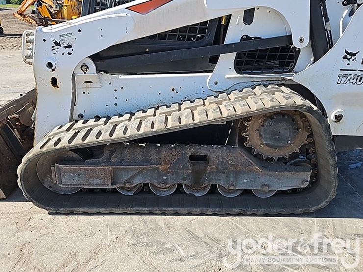 2019-bobcat-t740-image-16