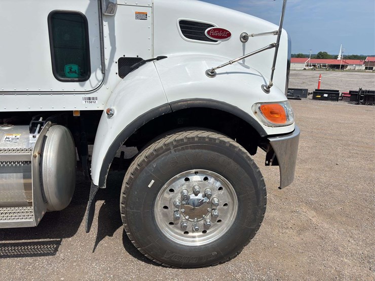 2012-peterbilt-348-image-31