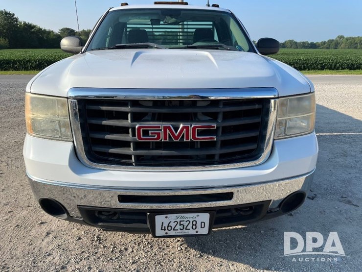 2009-gmc-3500-image-24