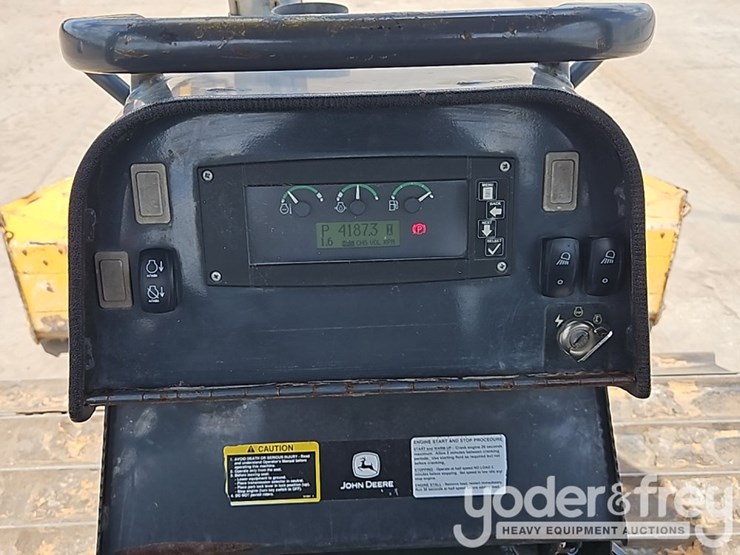 2016-deere-450j-image-31