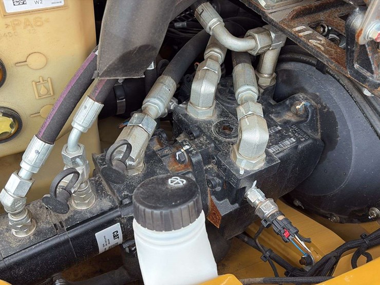 2022-caterpillar-906m-image-16