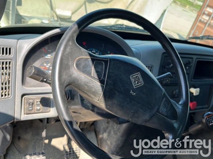 2003-international-durastar-4300-image-37