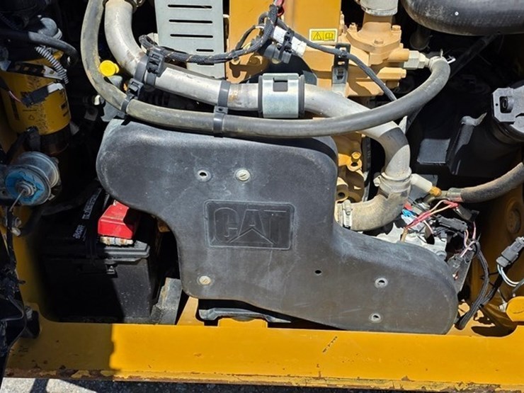 2021-caterpillar-289d3-image-35