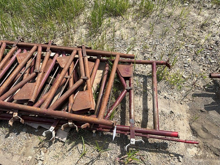 pallet-of-(3)-cattle-headlocks-image-2
