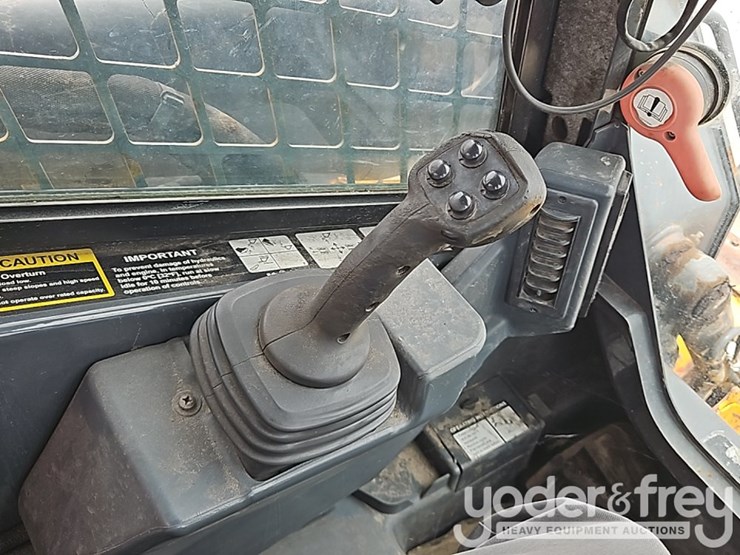 2020-deere-325g-image-25