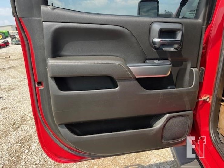 2018-chevrolet-silverado-3500hd-image-26