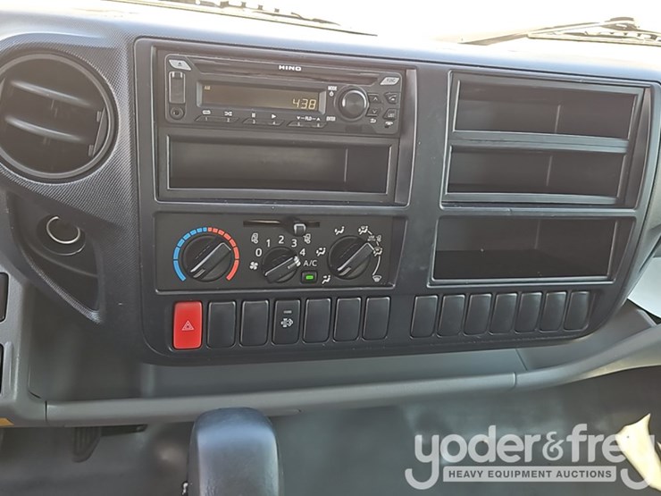 2019-hino-195-image-32