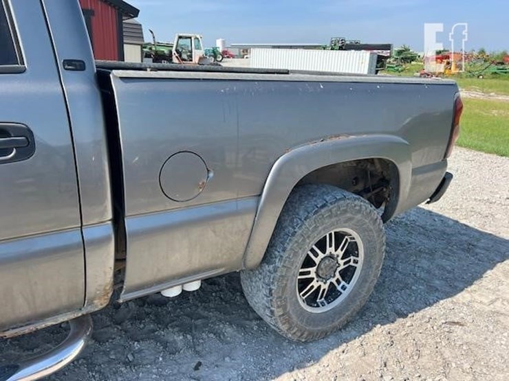 2006-chevrolet-silverado-2500hd-image-39