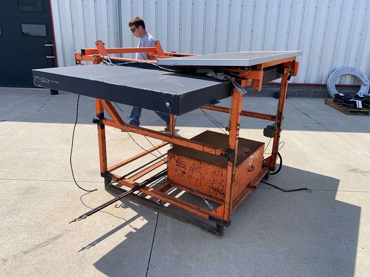smc4000-truck-mounted-message-board-image-3