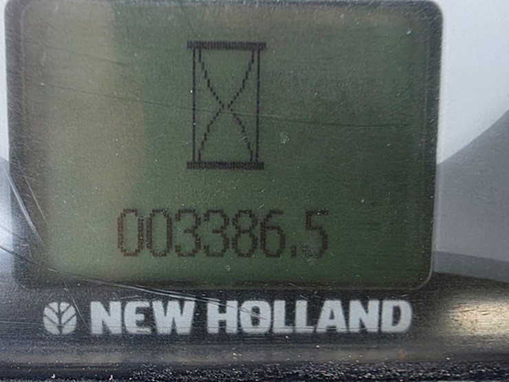 2011-new-holland-b95b-image-62