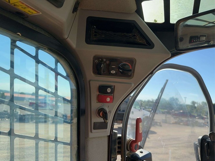 2018-caterpillar-262d-image-38