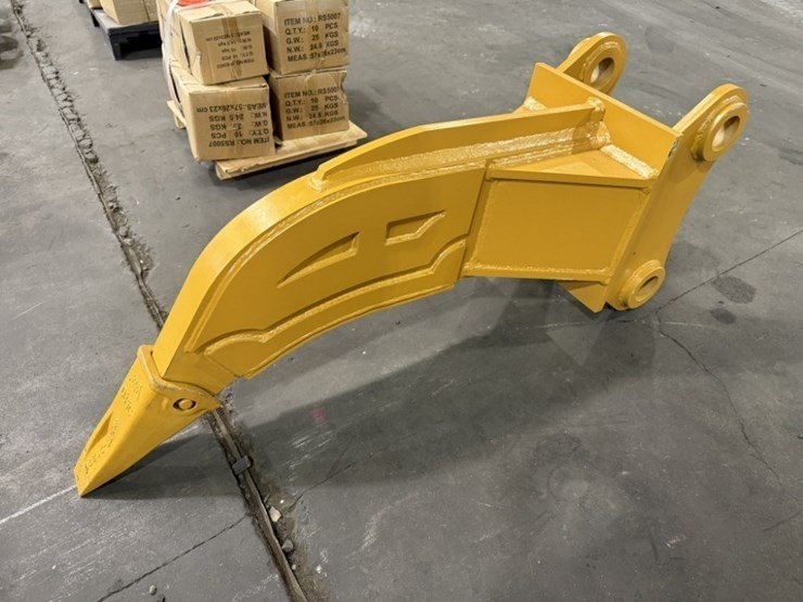 2025-caterpillar-320-image-1