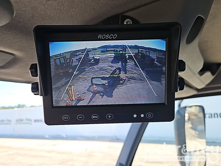 2019-hino-195-image-36