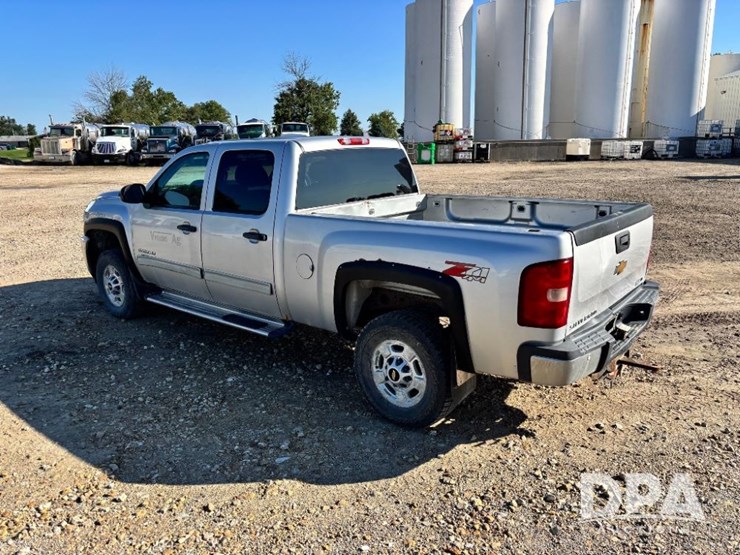 2011-chevrolet-silverado-2500hd-lt-image-8
