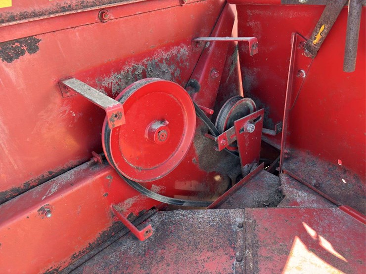 new-holland-28-image-8