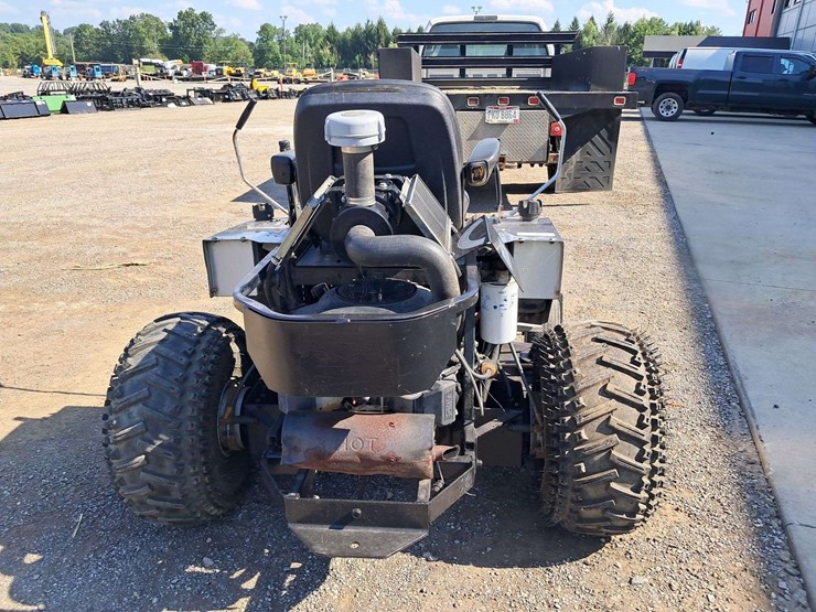 dixie-industrial-xw-chopper-zero-turn-mower-image-3