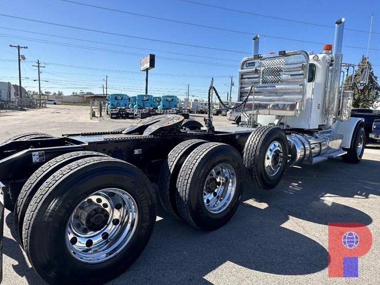 2014-peterbilt-388-image-10
