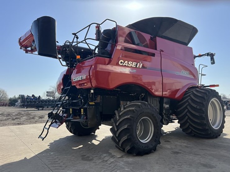 2022-case-ih-8250-image-7