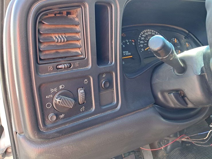 2007-chevrolet-service-truck-image-23