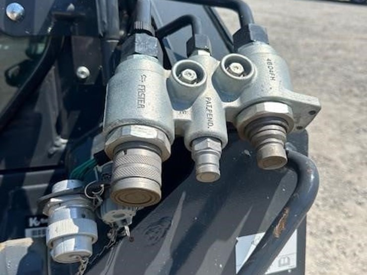 2018-deere-318g-image-17