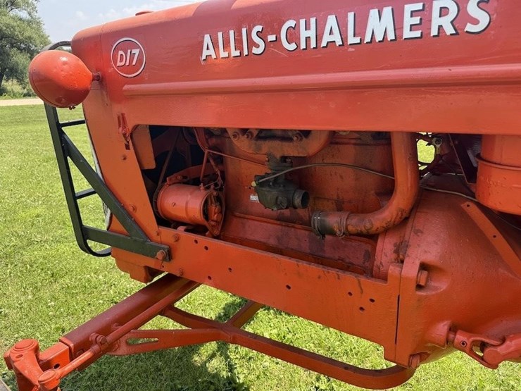 allis-chalmers-d17-tractor-image-9